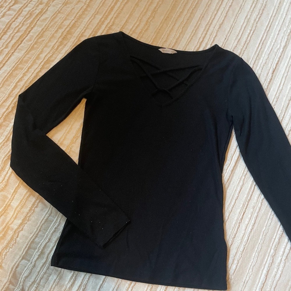 BLACK CROSS FRONT TOP